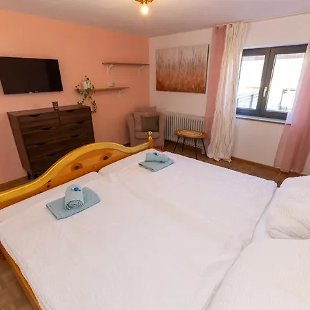 فندق مبيت وإفطار Goldiger Hirsch Mit Gemeinschaftskueche 3*