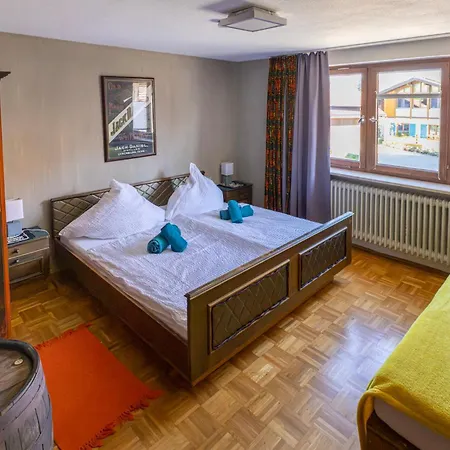 Goldiger Hirsch Mit Gemeinschaftskueche 3* ايمنستادت ام الغو