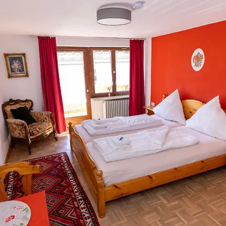 Goldiger Hirsch Mit Gemeinschaftskueche فندق مبيت وإفطار 3*