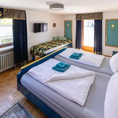 Goldiger Hirsch Mit Gemeinschaftskueche فندق مبيت وإفطار 3*