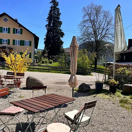 Goldiger Hirsch Mit Gemeinschaftskueche 3*