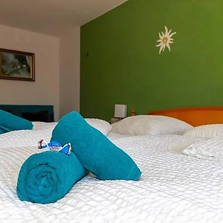 Goldiger Hirsch Mit Gemeinschaftskueche 3* Immenstadt im Allgäu
