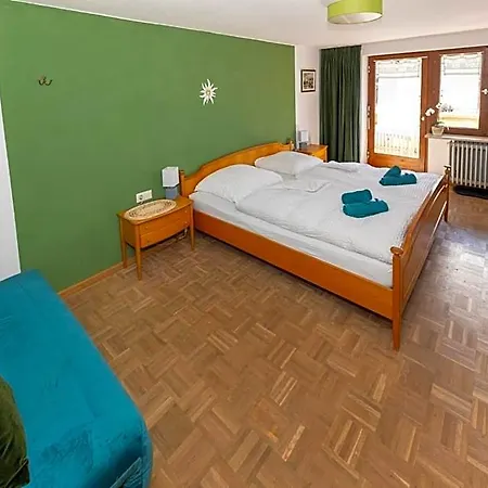 Goldiger Hirsch Mit Gemeinschaftskueche Immenstadt im Allgäu
