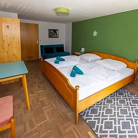 Goldiger Hirsch Mit Gemeinschaftskueche Oda ve Kahvaltı Immenstadt im Allgäu